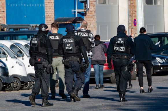 REVEALED: Hundreds of German police officers raided Hells Angels in Berlin and Brandenburg after the EncroChat hack. Photo: Paul Zinken/dpa