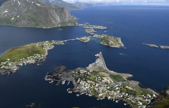 Man died after falling from a mountain in Lofoten