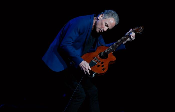Mysterious Lindsey Buckingham cancellations worry fans – VG