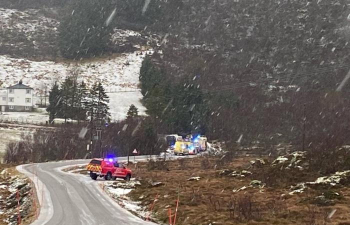Lofoten, Accident | Bus with 36 tourists has skidded off the road