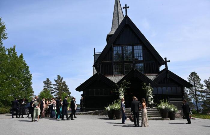 Rikke Sandvold and Carl Erik Hagen get married in the Holmenkollen chapel in Oslo