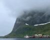 Man in his 20s died after falling at Reinebringen in Lofoten – NRK Nordland