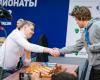 Magnus Carlsen showed up in sweatpants – big player and shares the lead