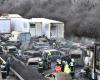Mass collision in Hungary: 21 cars caught fire