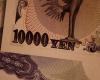 Yen at multi-decade lows, dollar drops before US data