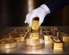 Gold eases as steady dollar steam’s appeal