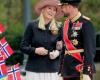Crown Princess Mette-Marit had a 16-year-old bag from Prada on the occasion of the state visit from Prada.