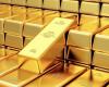 Gold price tumbles amid higher US Treasury yields ahead of US data